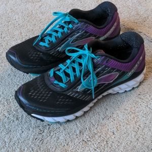 Brooks Ghost 5 running shoe sz 9.5 EUC